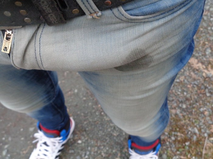 Transvestites in latex anal