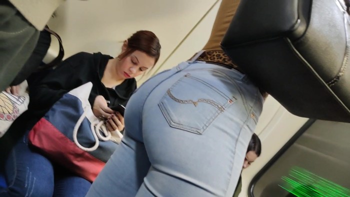 Big asses in the women's toilet