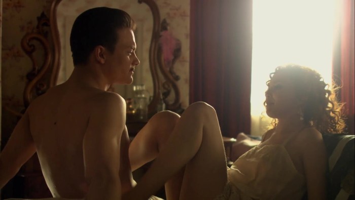 It is cleaned naked in the kitchen nude