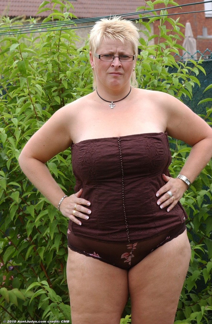 Old face of a woman nude