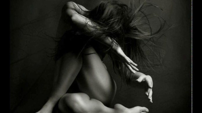 Scissors pose for girls