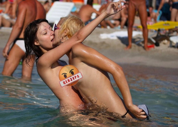 Nudist entertainment