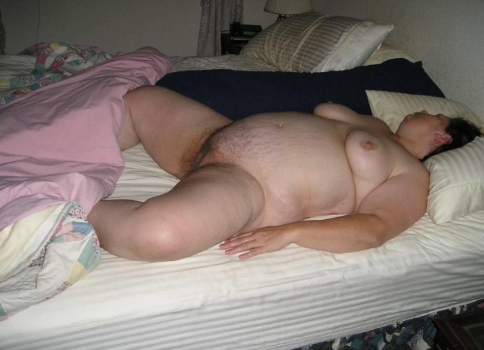 Fat women sleep naked