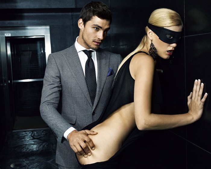 The guy kisses big tits