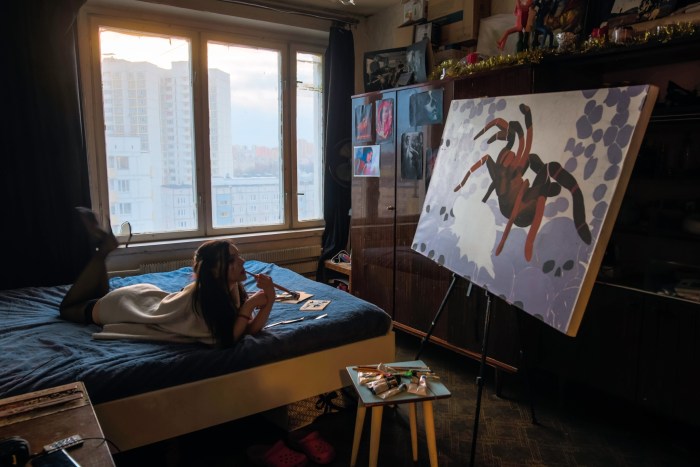 Erotic photo shoot in a communal apartment