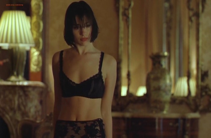 Actress Amanda Pete naked