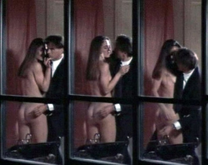 Naked actress Yansi Batler