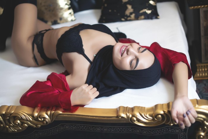 Black Round Tits Private