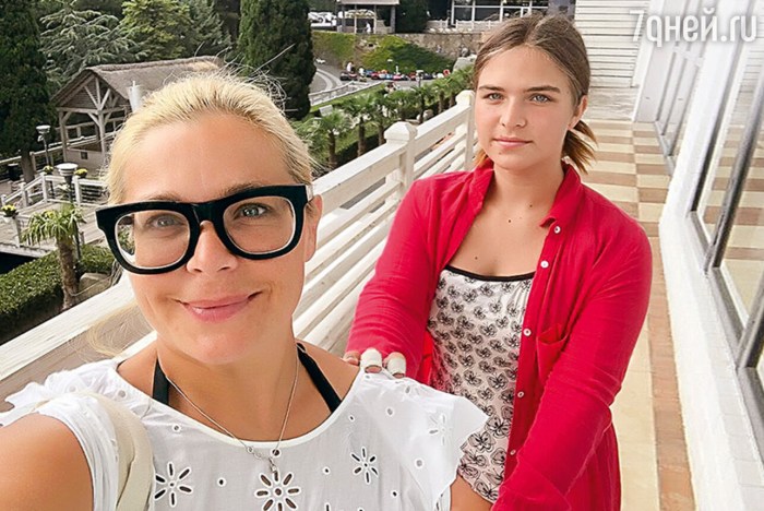 Irina Pegova with daughter 2022