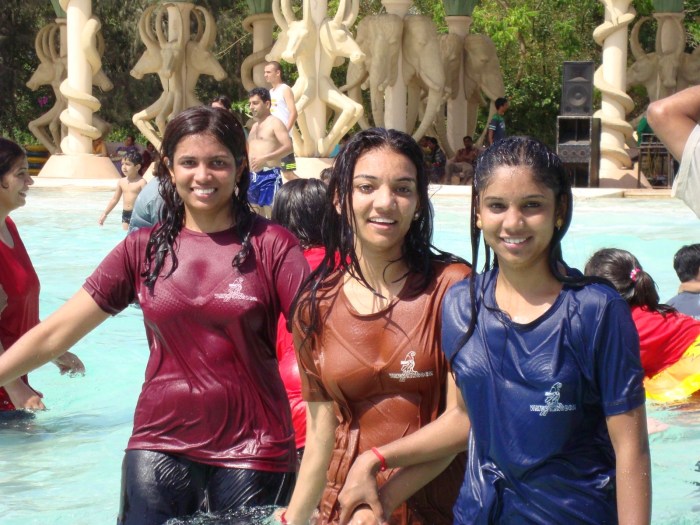 Emma Roberts We are Millers kiss