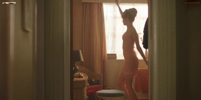 Sophie Kukson drain naked