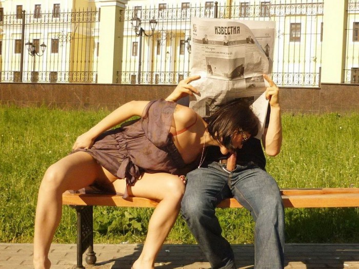 Cunnilingus in a public place