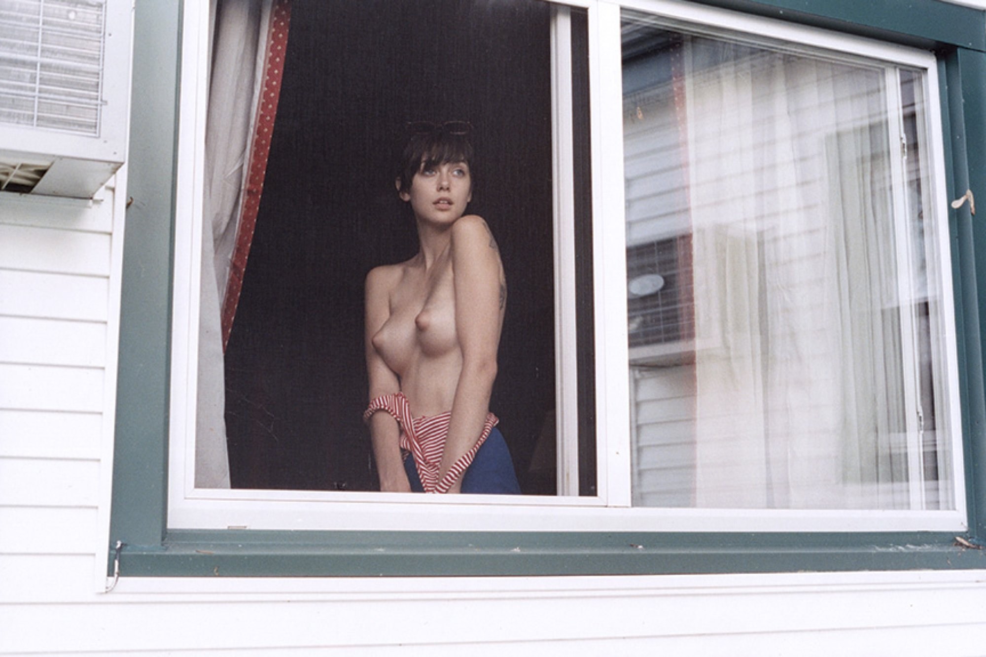 Naked Women in the Window (74 photos)