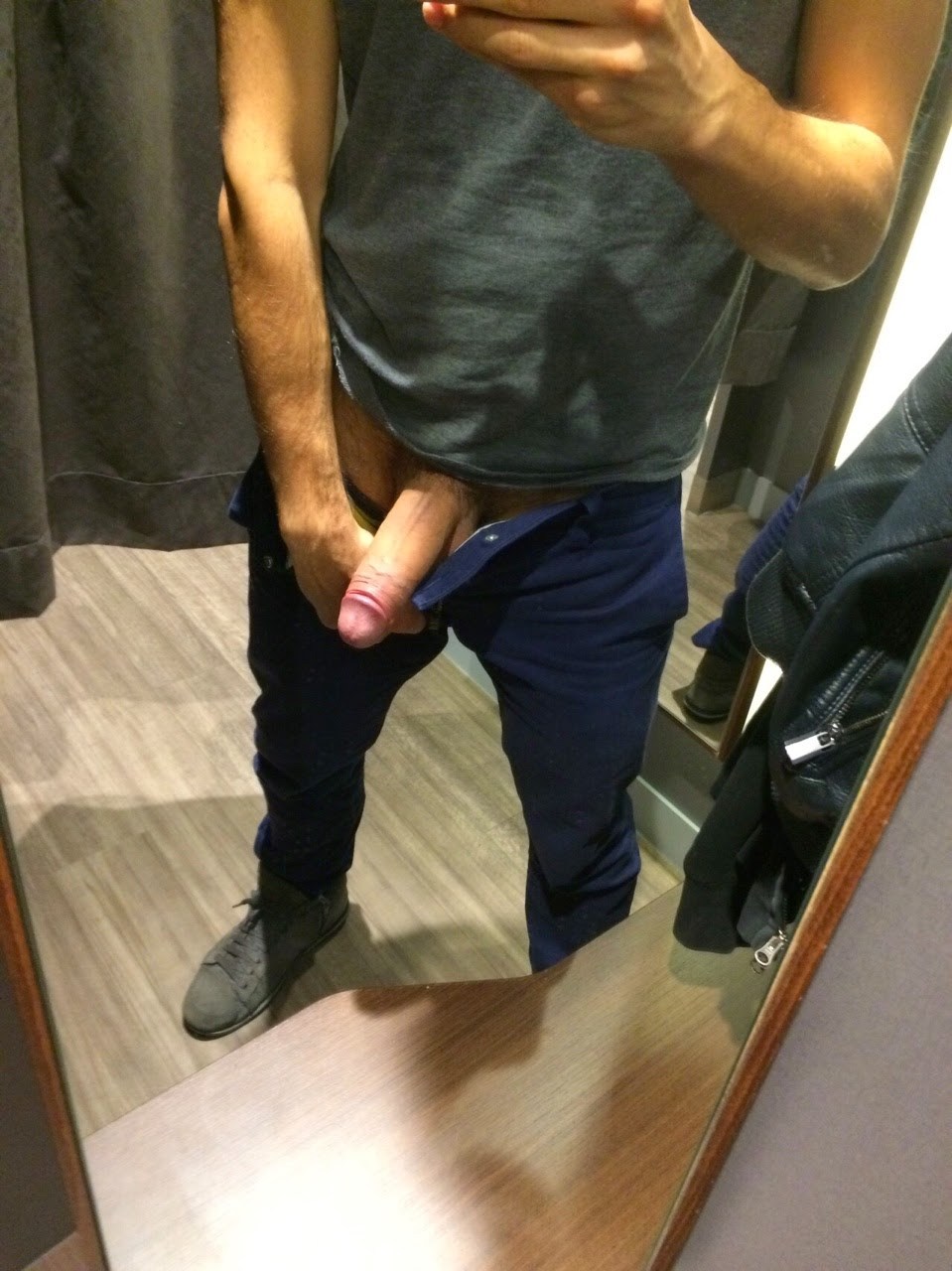 He Flated His Dick in the Dressing Room (73 photos)