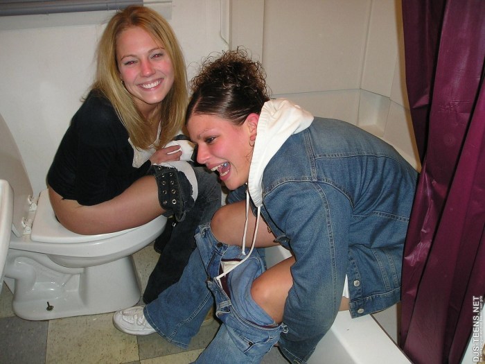 Pissing Girls in the toilet