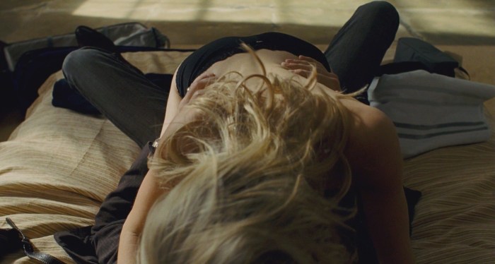 With wide -closed eyes / Eyes Wide Shut (Stanley Kubrick, 1999)