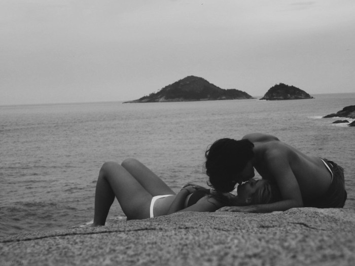 Beach love bed