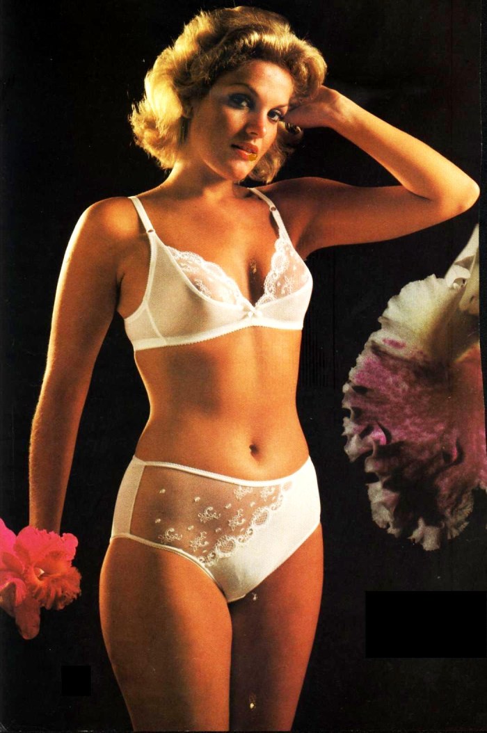 Retro Pantalones on a woman