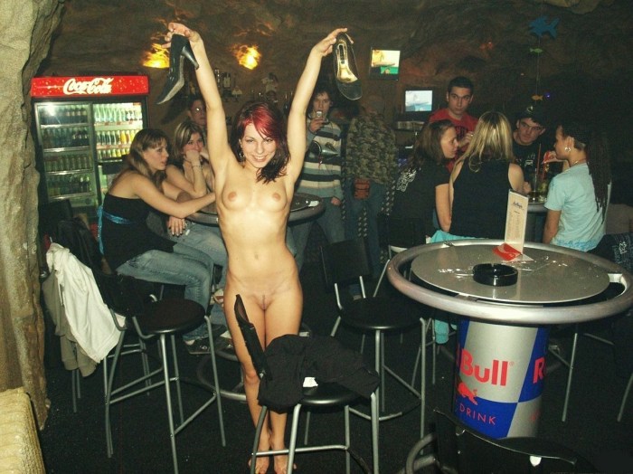 Restaurant with naked waitresses