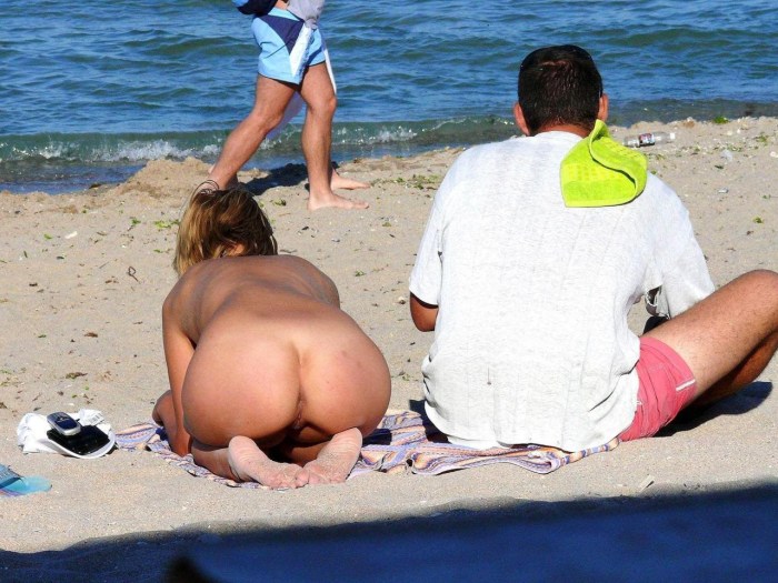 Spied naked butt on the beach