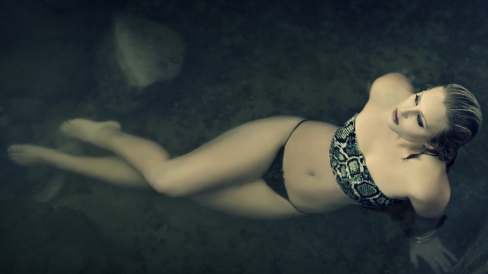 Naked photo shoot underwater