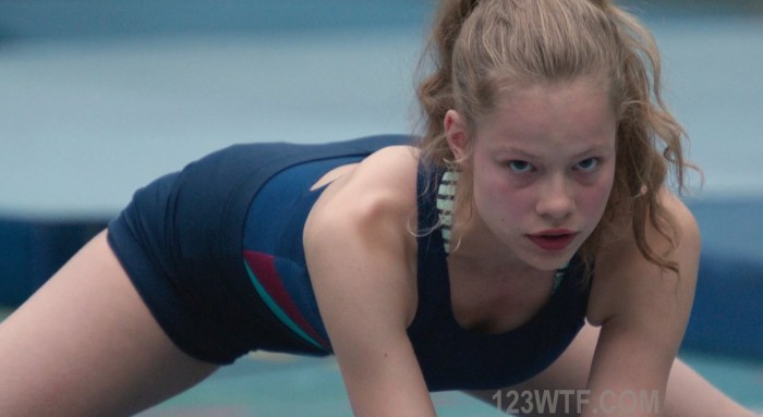 Naked Emma Smiley shows her hairy cheesecake