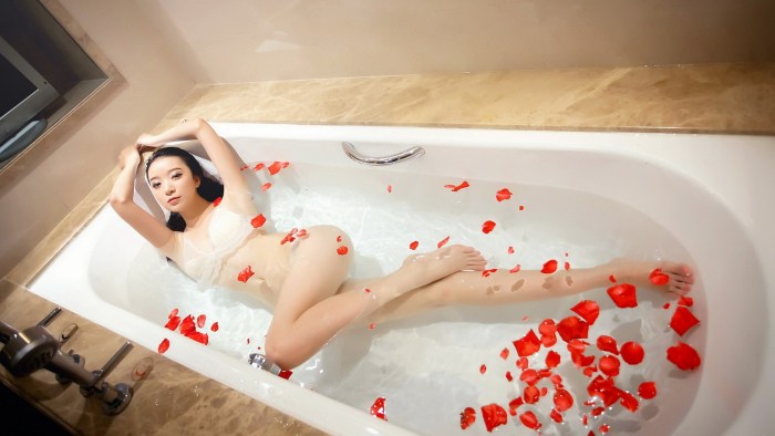 Erotic photo shoot in the bathroom