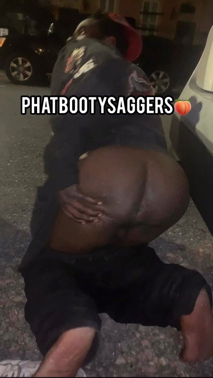 The old woman showed a pussy