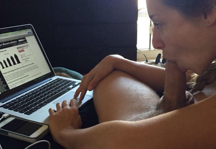 Camera Plums without clothing