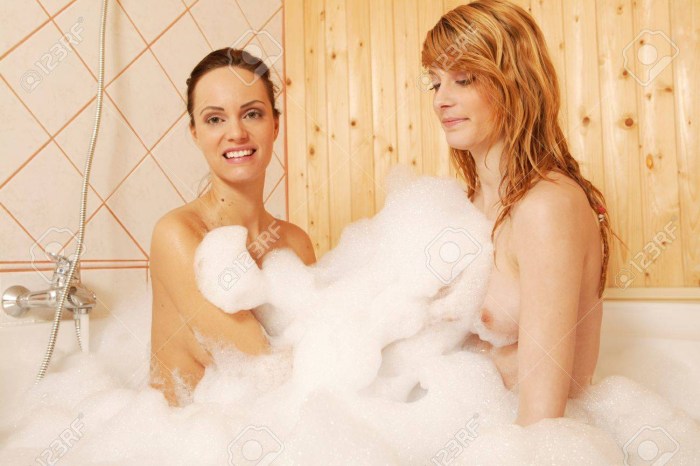 Girls Lesbian -shaped bathroom