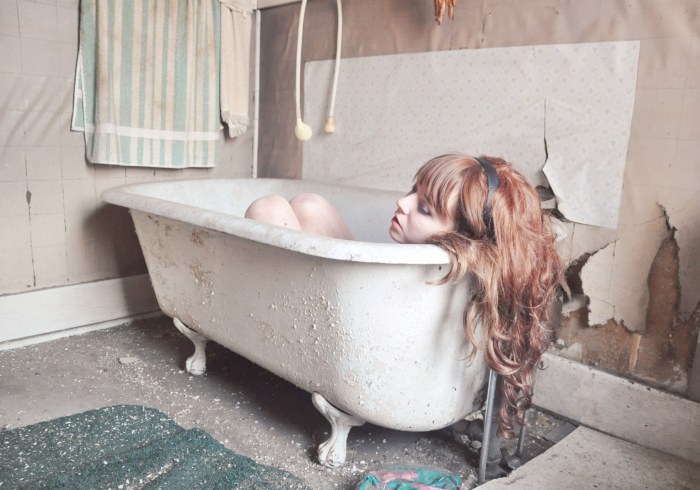 Photo shoot in the old bathroom