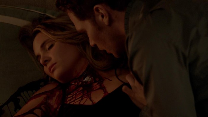 Reflages the throat for a woman in films