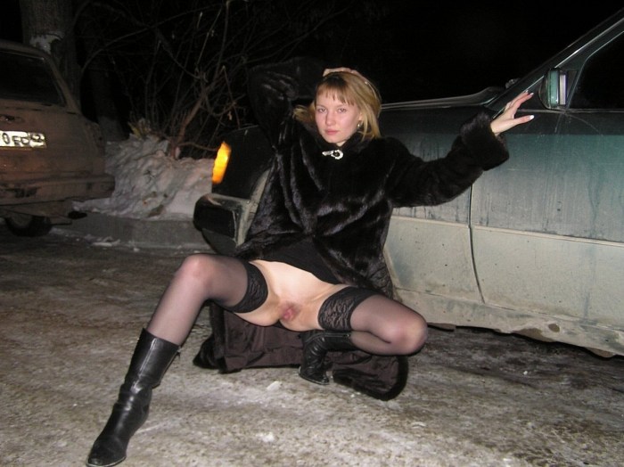 In winter without panties under the skirt