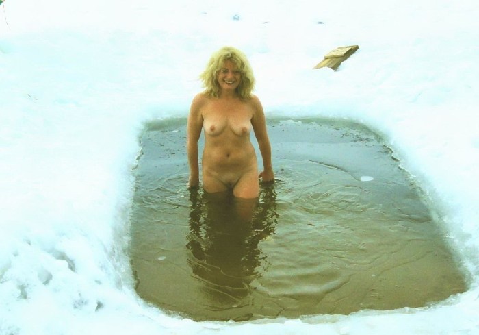 Naked women bathe in the hole