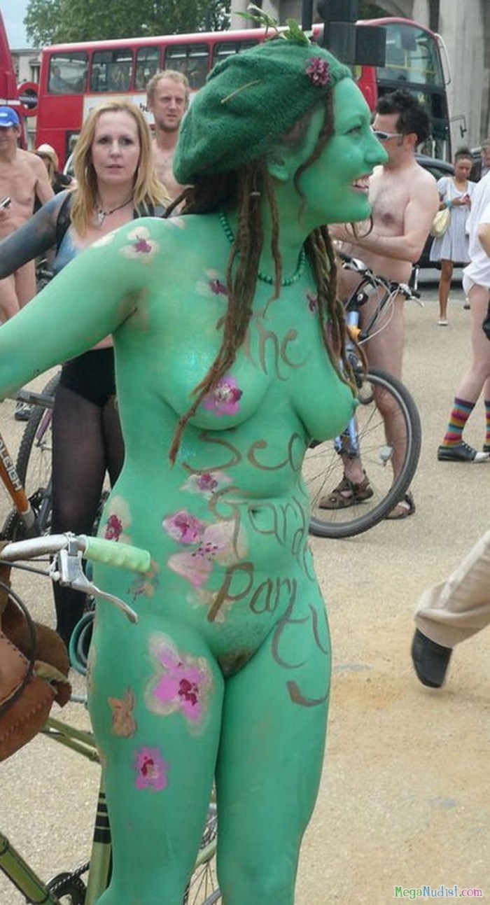 Bodiart girls in public