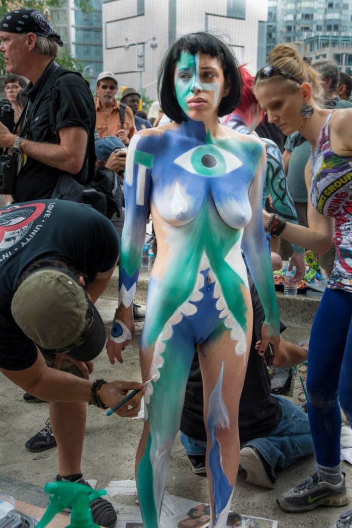 Bodiart girls in public