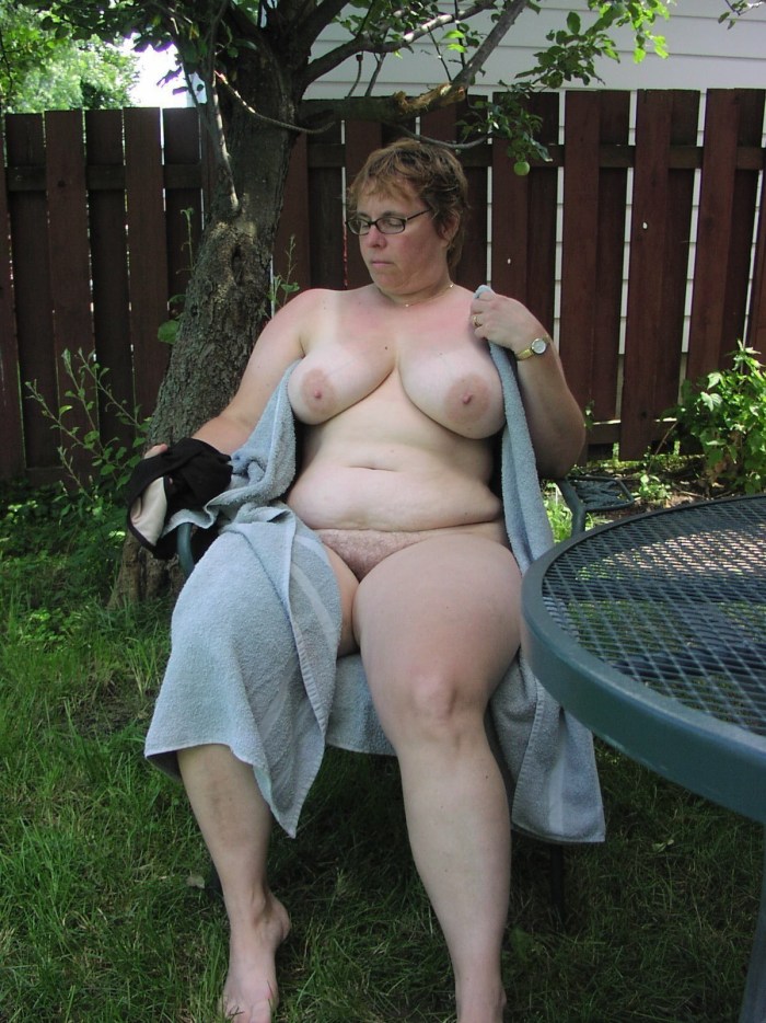 Fat naked women in the country