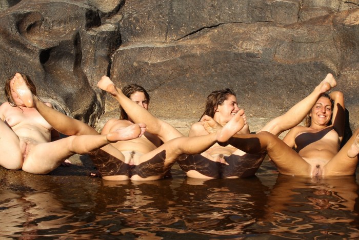 Girls in the lake bathed naked