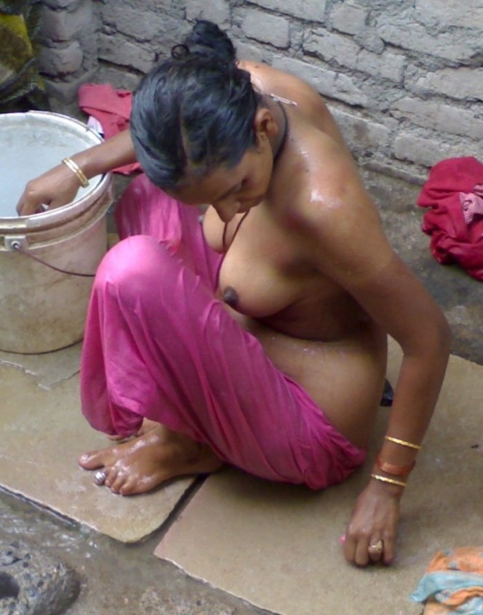 Naked women wash in the gang