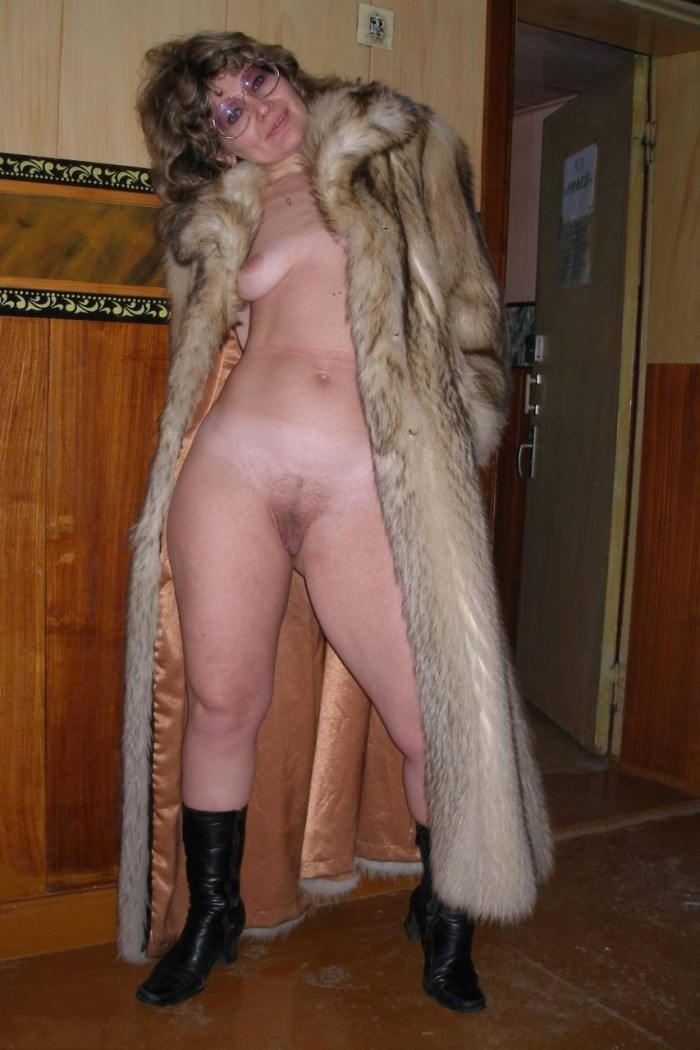 Naked women in fur fur coats