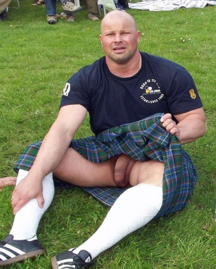 Scots in skirts without panties