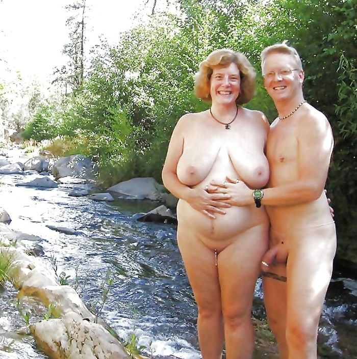 Naked mature vapors in nature