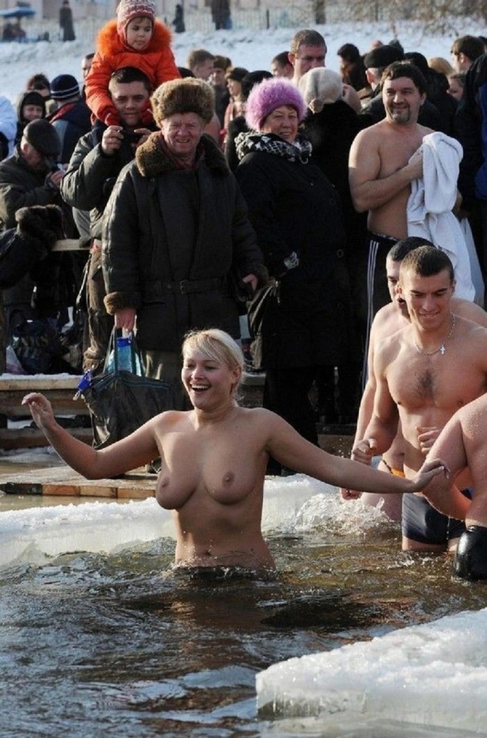 Naked women bathe in the hole