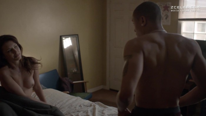 Naked Hannah War in an erotic scene - boss (2011)