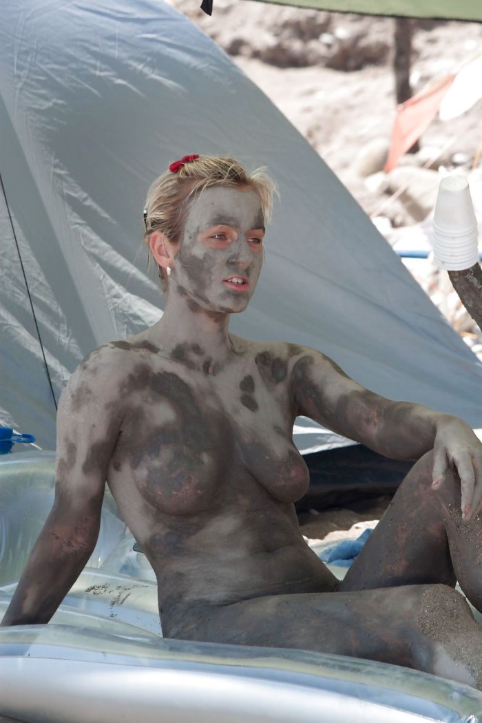Mud baths without clothes