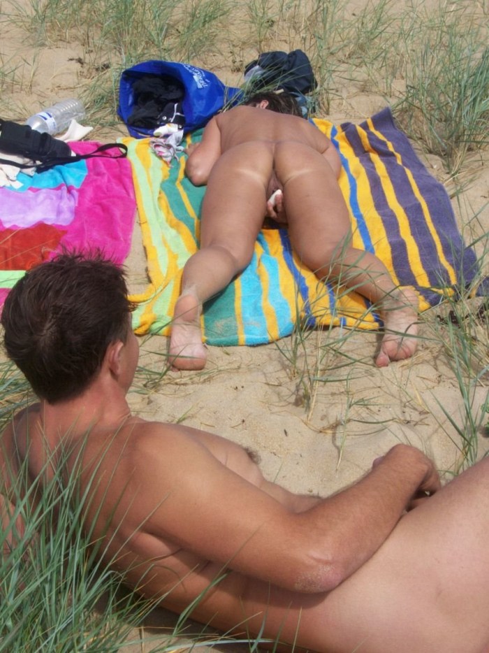 Specified masturbation on the beach